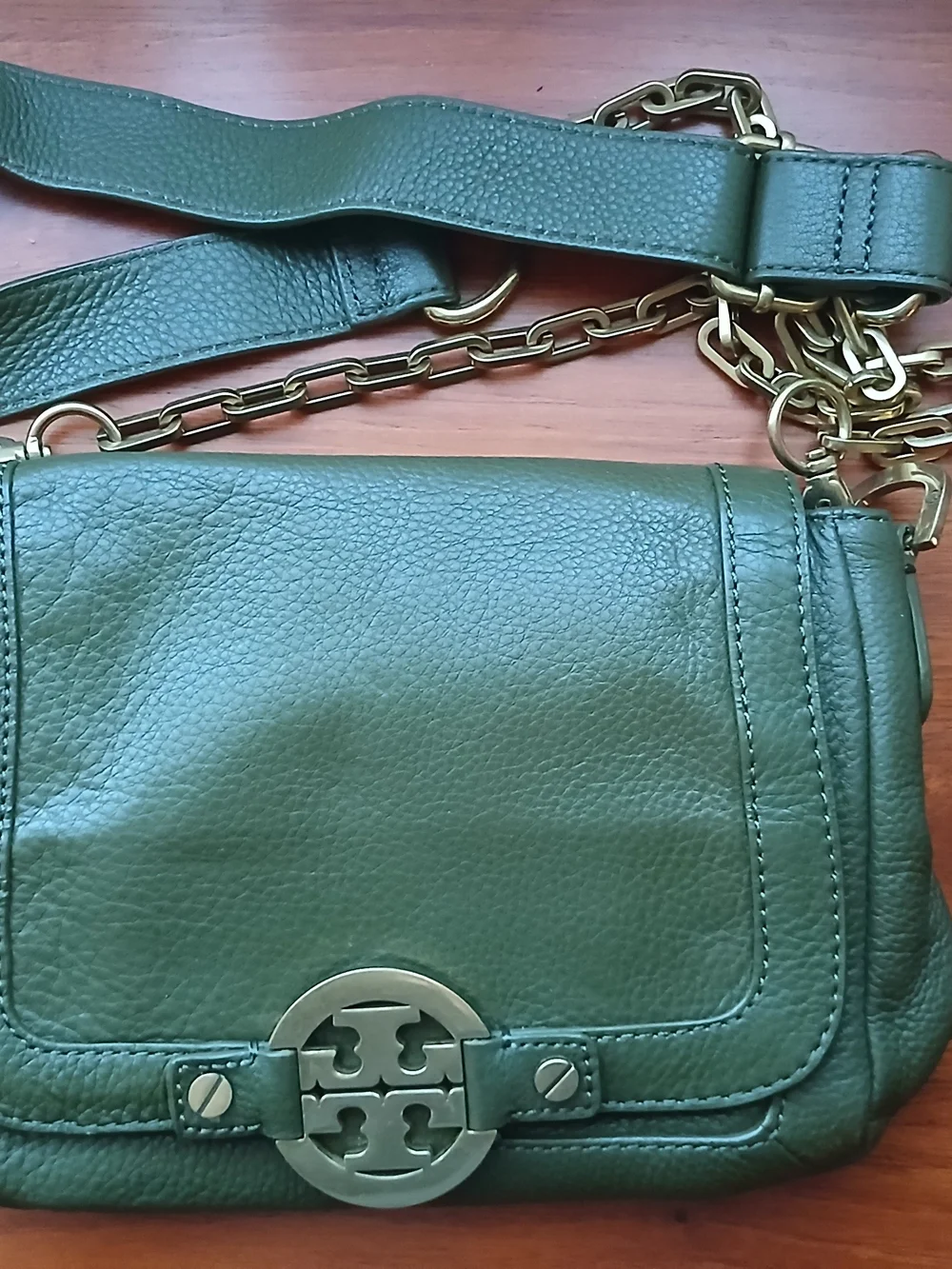 Tory Burch Amanda Leather Logo Crossbody Clutch Bag – Rare Olive Green